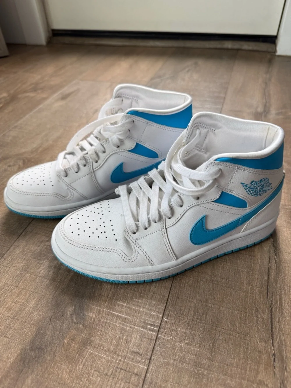 Nike Air Jordan 1 Mid UNC White Blue Women’s Sneakers Size 7